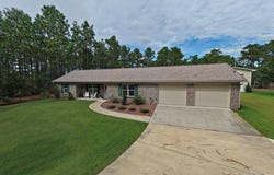 8962 Deer Ln, Navarre, FL 32566