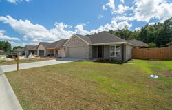 12 Jackson Square Dr, Hattiesburg, MS 39402