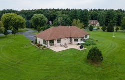 W5355 Gladhurst Ln, Elkhorn, WI 53121