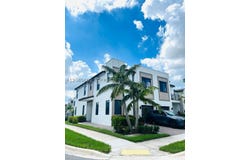 560 NE 206th Ln, Miami, FL 33179