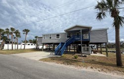 54 W 8th Ave, Horseshoe Beach, FL 32648