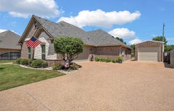 804 Gallant Fox, Hewitt, TX 76643