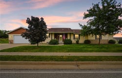 285 Jappa Road, Ely, IA 52227