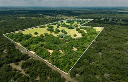1009 Private Road 1024, Hallettsville, TX 77964