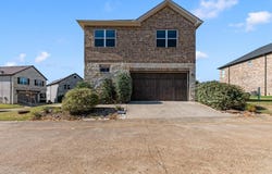 172 Marina Dr, Mabank, TX 75156