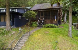 1752 Lake Floyd Circle, Bristol, WV 26426