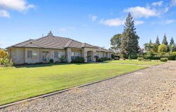 6001 W Grove Court, Visalia, CA 93291