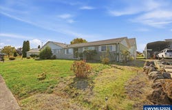 633 Cessna St, Independence, OR 97351