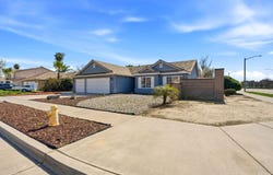865 Avalon Drive, Lemoore, CA 93245