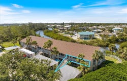 841 WATERSIDE Drive, VENICE, FL 34285
