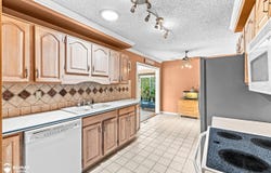 7353 E Maple Avenue, Grand Blanc, MI 48439