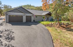 4873 Old Stage Road, Central Point, OR 97502