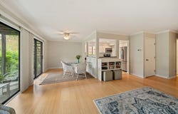 228 Brookside Lane, Willowbrook, IL 60527