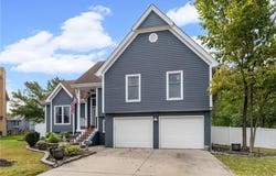 7633 N Rhode Avenue, Kansas City, MO 64152