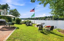 21 Oak Street, Windham, NH 03087