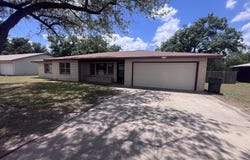 535 N 4th, Uvalde, TX 78801