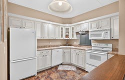 2465 Londin Lane E, Maplewood, MN 55119