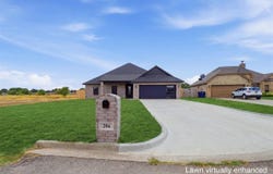 206 Meadowland, Cache, OK 73527