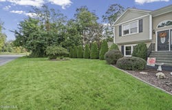 145 Shirley Drive, Schenectady, NY 12304