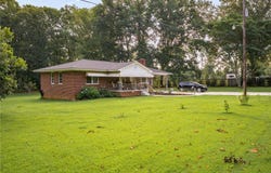 1124 Camelot Forest, Belton, SC 29627