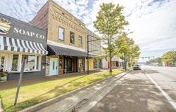 155 W COURT Ave, Selmer, TN 38375