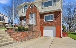 32 HERBST ROAD, Coraopolis, PA 15108