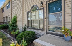 216 Stonebridge Lane, Smithville, MO 64089