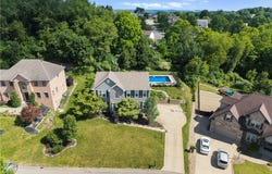 111 Cherokee Ct, Freeport, PA 16229