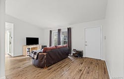 11118 Whispering Oaks Drive, St Louis, MO 63136