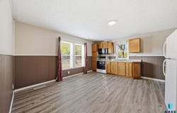 612 W 1st Ave, Lennox, SD 57039