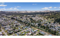 165 N 15TH St, Lakeside, OR 97449