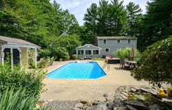 86 Edgewater Dr, Pembroke, MA 02359