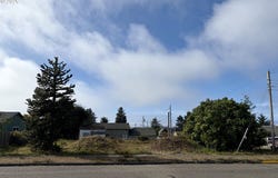 312 S WALL St, CoosBay, OR 97420