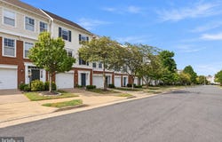 8154 RAINWATER Circle, MANASSAS, VA 20111