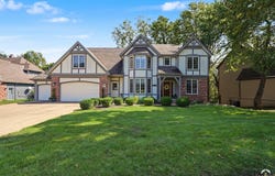 1040 Oak Tree Drive, Lawrence, KS 66049
