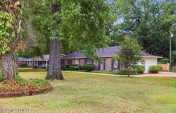 144 Colonial Circle, Jackson, MS 39211