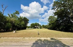 Lockhart, TX 78644