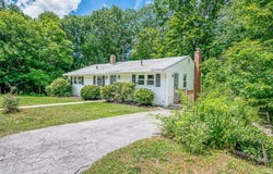 42 Iowa St, Worcester, MA 01602