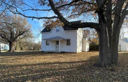 107 E Pleasant Street, Butler, MO 64730