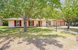 622 Sunhaven Dr, Windcrest, TX 78239