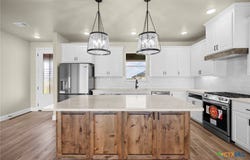 107 PR 711, Lott, TX 76656