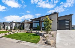 527 Midpoint Ave, Middleton, ID 83644