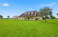 335 County Road 320, Edna, TX 77957