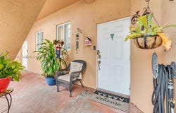 17820 NW 73rd Ave, Hialeah, FL 33015