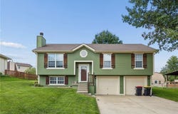 808 Pine Crest Avenue, Kearney, MO 64060
