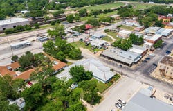 202 NE 2nd St, Smithville, TX 78957