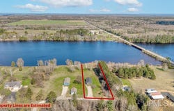 8166 N.3 Lane, Gladstone, MI 49837