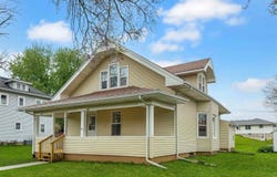413 4th Street, Gladbrook, IA 50635