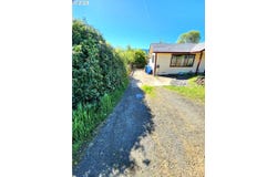 328 E FIFTH Ave, Sutherlin, OR 97479