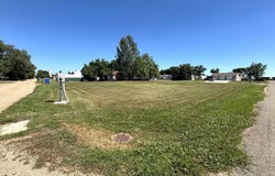 705 E 2nd St, Miller, SD 57362